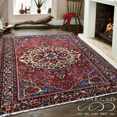 Persian antique bakhtiari rug 5'3"x6'8"