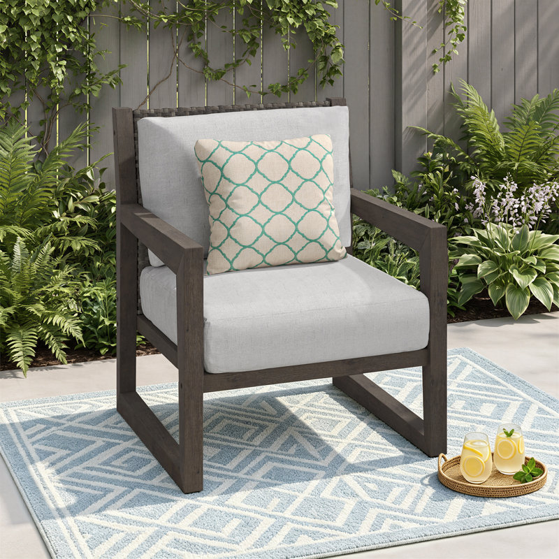 Chaise longue d'extérieur en bois massif d'acacia Noemie Norrell avec coussins et coussin Sunbrella, Gris clair / brun clair