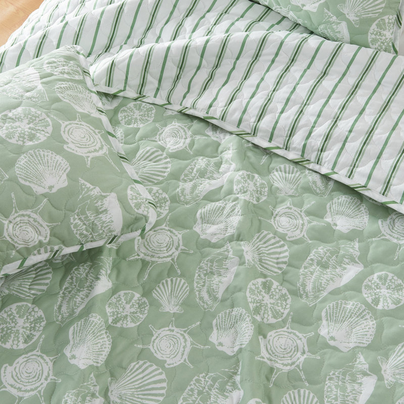 Full Green and White Seashell Reversible Microfiber Quilt Set