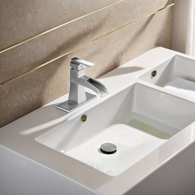 Single-handle Bathroom Faucet with Drain Assembly