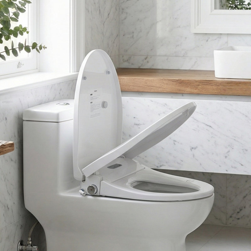 Siège de toilette intelligent à détection de radars entièrement automatique, couvercle d'ouverture / fermeture automatique sans contact, chauffage instantané, lavage arrière et lavage de la femme, buse autonettoyante, affichage à DEL, veilleuse, couvercle à fermeture douce, télécommande