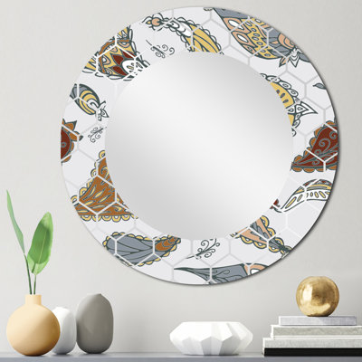 Miroir mural bohémien brun et jaune cachemire sur fond bleu