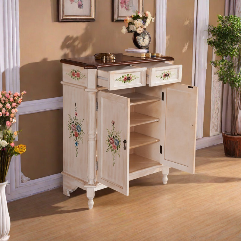 Armoire peinte à la main de style rétro