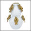 Vase en céramique blanc à deux niveaux 8,5 x 8,5 x 14 po avec accents d'oiseaux dorés