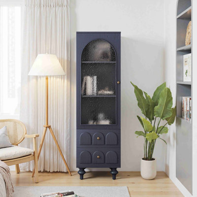 Grande armoire de présentation de 62,99 po avec porte en verre trempé, deux tiroirs et une tablette ajustable, solutions de rangement spacieuses, pour le salon, la chambre à coucher, la cuisine et le bureau