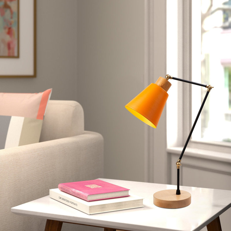 Lampe de table industrielle avec corps en fer et base en charme, 5,5 po de diamètre x 20,5 po de hauteur | Douille E27 (40 W maximum), diamètre de la plaque de base de 7,1 po | 78,7 po de longueur de câble | Conception élégante de couleur unie pour l