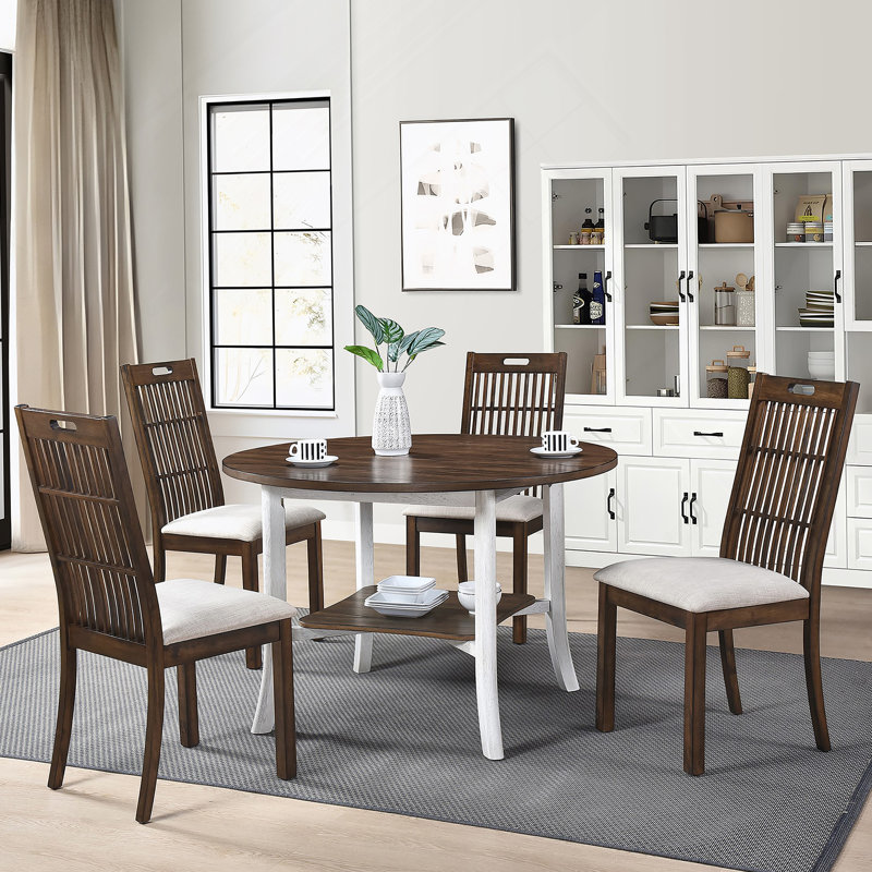 Ensemble de 2 chaises de salle à manger rustiques avec dossier à lattes, siège rembourré et finition en bois patiné pour un style campagnard et un assemblage facile.