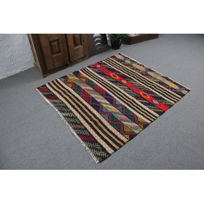 Tapis kilim anatolien rétro tissé à la main avec broderie complexe et motif rayé saisissant