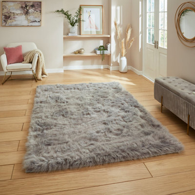 Polar Plush Aketzalli Machine Tufted Grey Area Rug