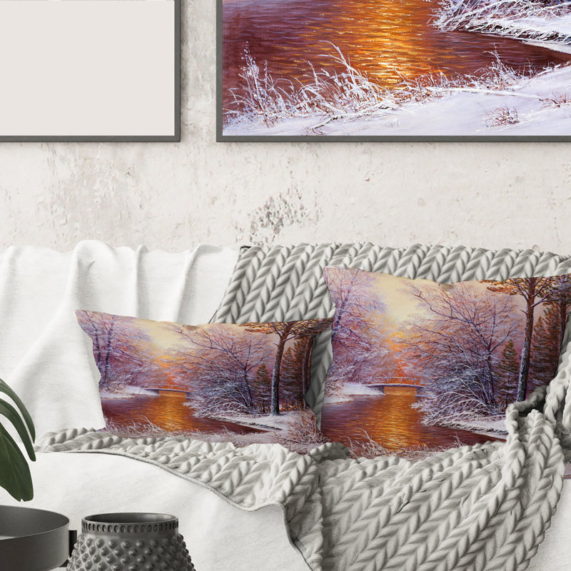 Rectangle, forêt de Noël avec rivière et arbres II - Coussin décoratif traditionnel