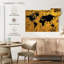 Aliaz noir sur carte du monde dorée-107701299