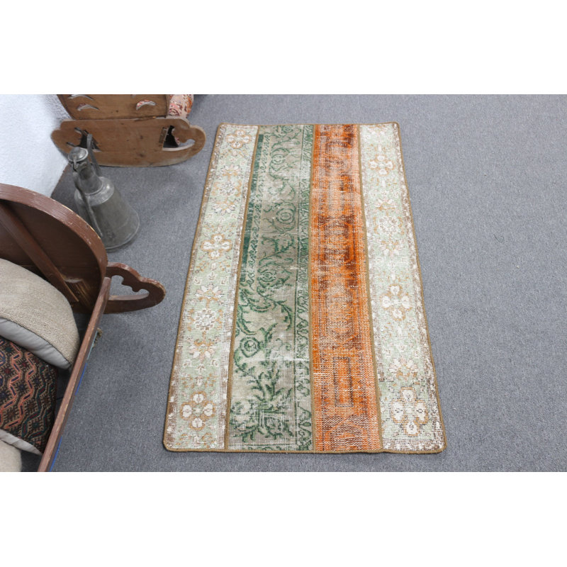 Petit tapis oriental vert pour la chambre à coucher: design rétro anatolien turc dans un style patchwork luxueux