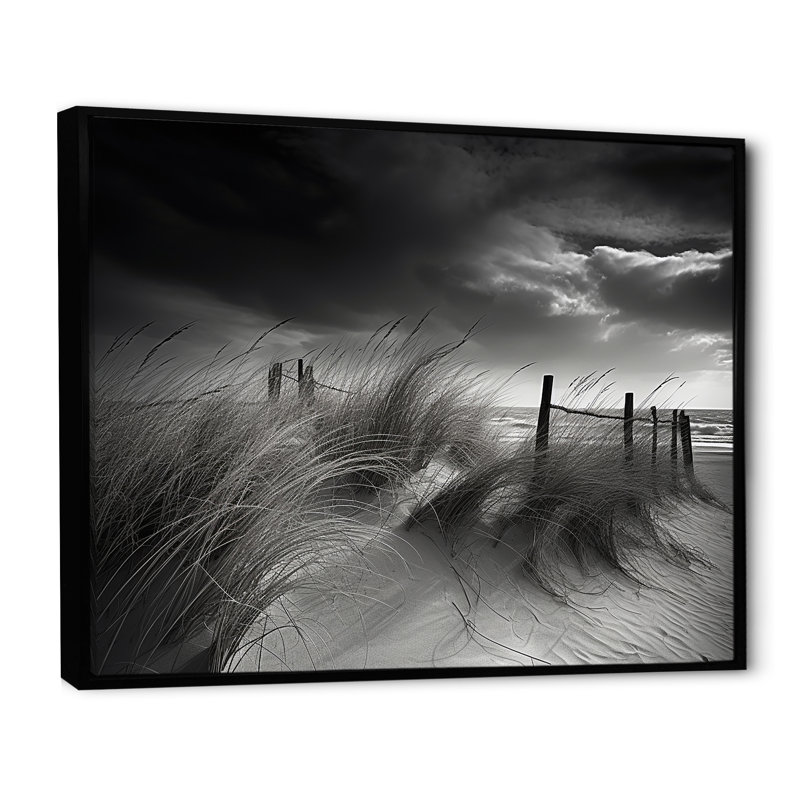 «Black and White Beach Scenery I - Coastal Beach», art mural encadré, H 24 po x l 32 po x P 1 po, Cadre flottant noir