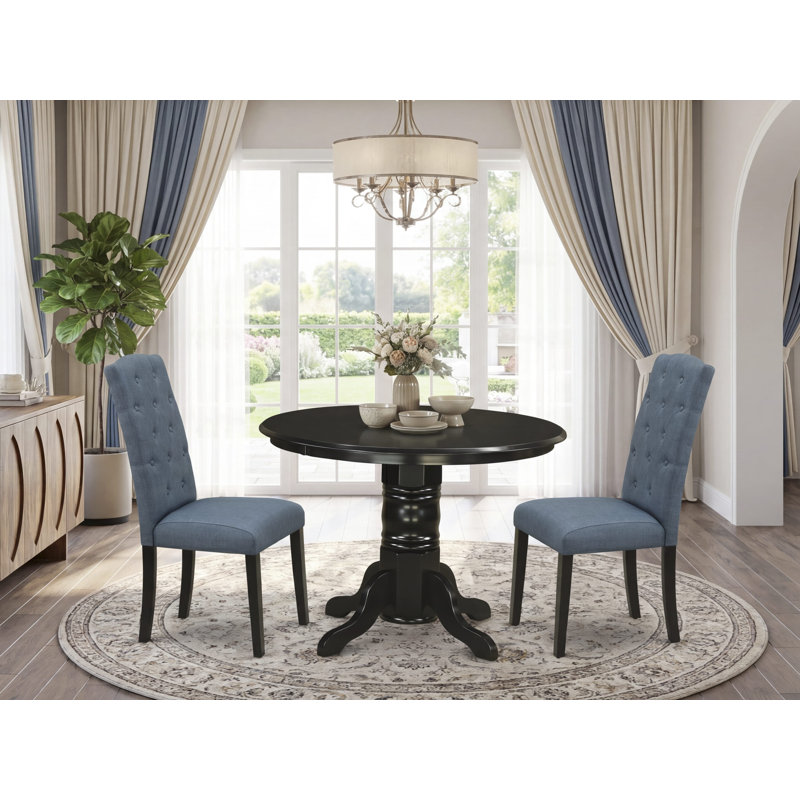L'ensemble de 3 tables de salle à manger modernes comprend une table de cuisine ronde avec piédestal et 2 chaises de salle à manger Parson en tissu bleu minéral, noir