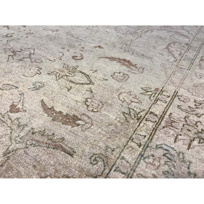 Sultanabad Hand-Knotted High-Quality Cream Area Rug