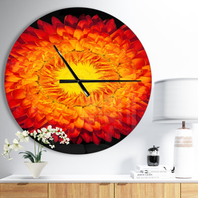 Horloge murale moderne en forme de paille éternelle sur fond noir