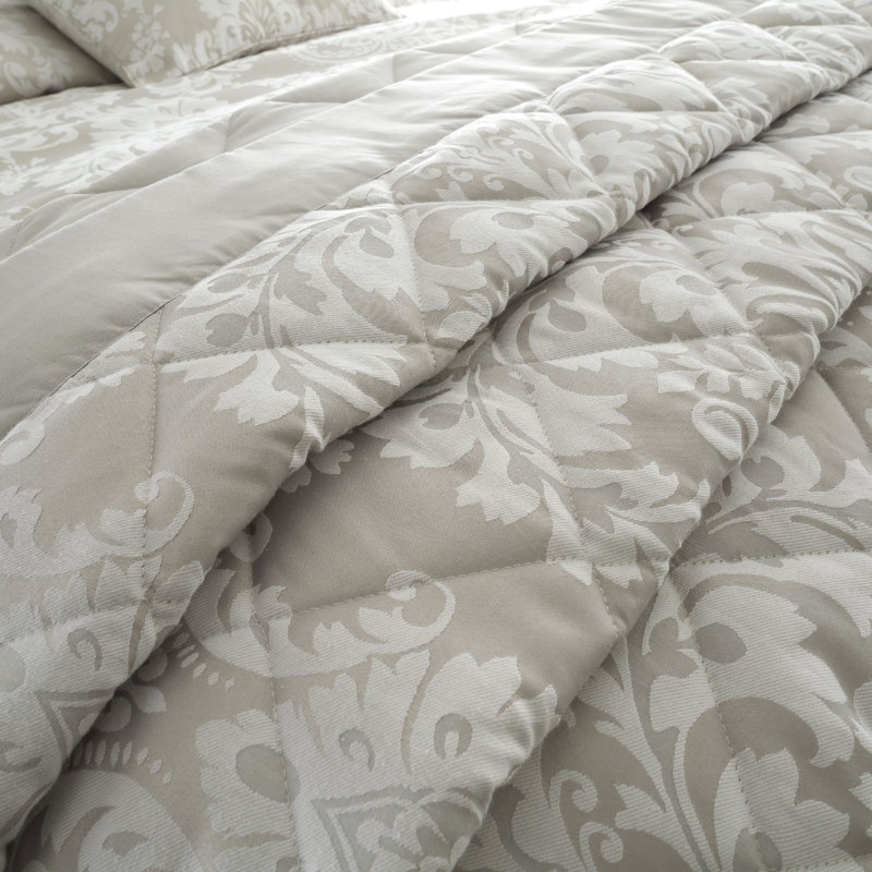 Classic Damask Quilted 220x230cm Bedspread Natural