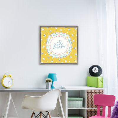 Cadre flottant à motif de lapin jaune avec fleurs printanières, design par Angela Steahling