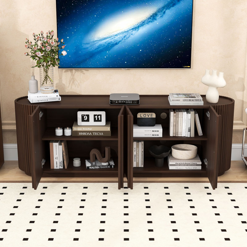 Meuble télé avec portes cannelées, tablettes réglables, trous pour câbles et armoire à bord courbé, Noyer