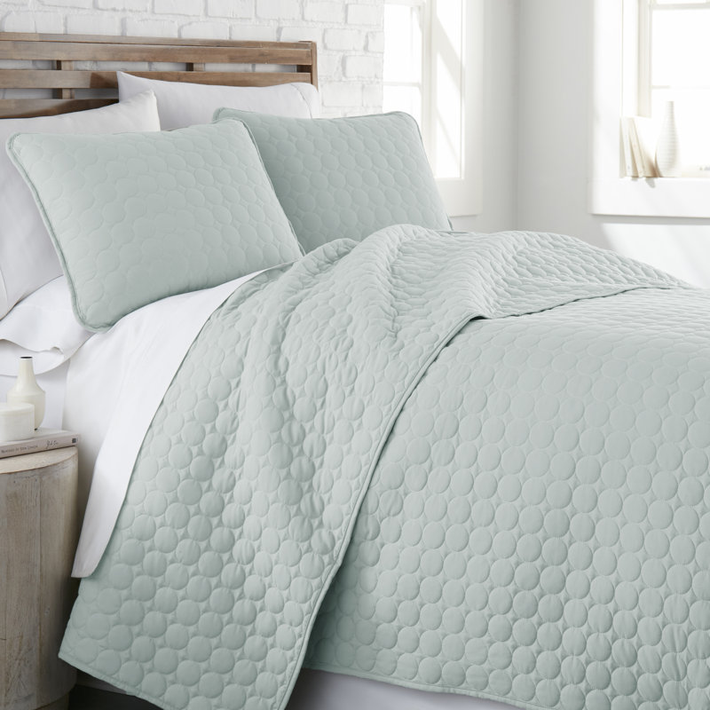 Hint of Green King Microfiber Quilt Set