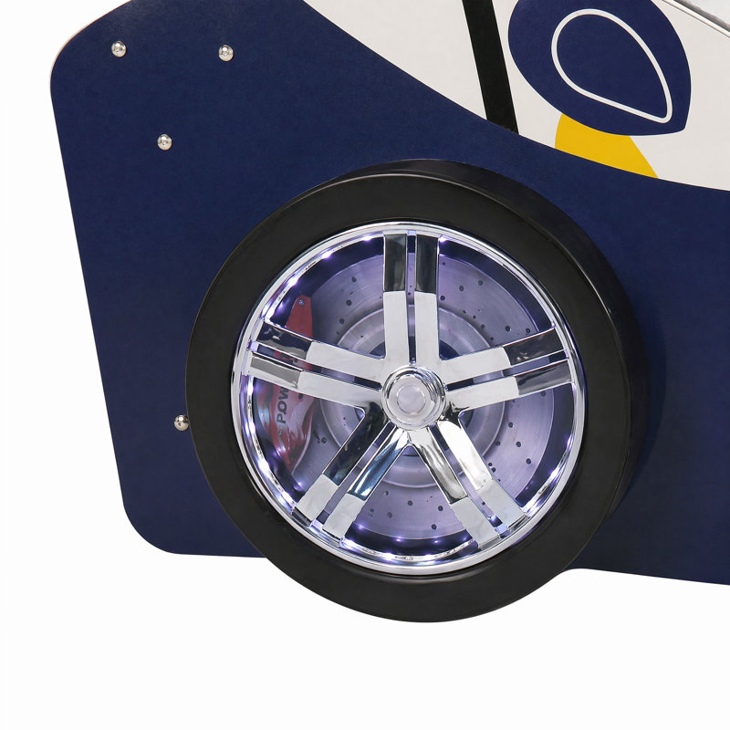 Lit Annjeanette pour enfant, en forme de voiture de course, avec roues lumineuses DEL, tête de lit bleue en forme de voiture et cadre de lit en bois.