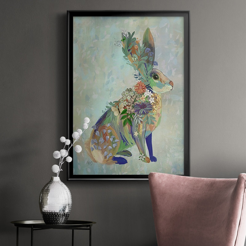 «Fantastic Florals Hare, Sitting», reproduction encadrée de qualité supérieure - prête à être accrochée, Noir
