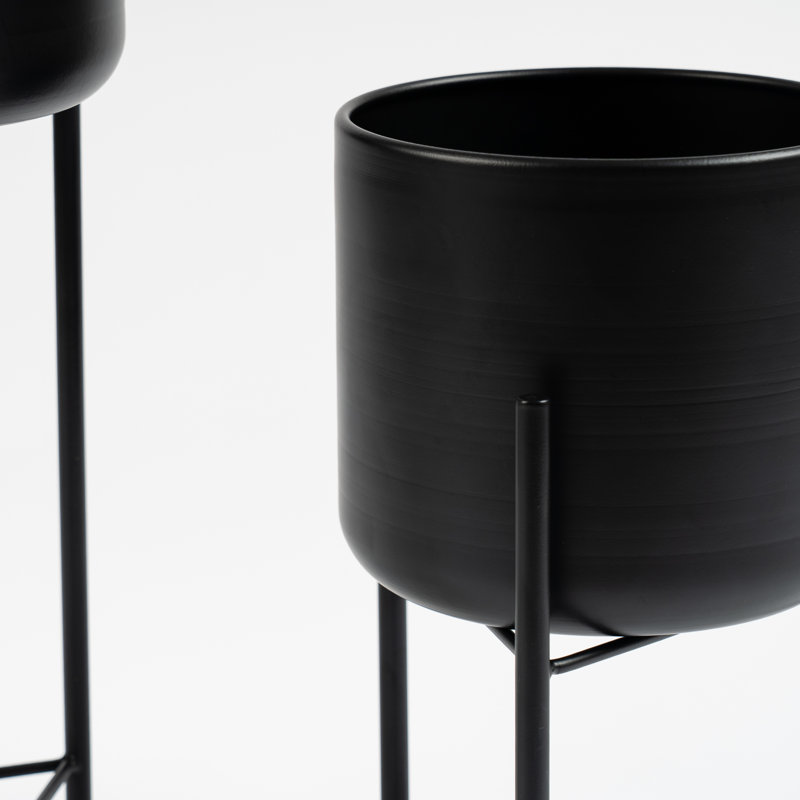 Set of 2 Metal Planters on Stands, Black