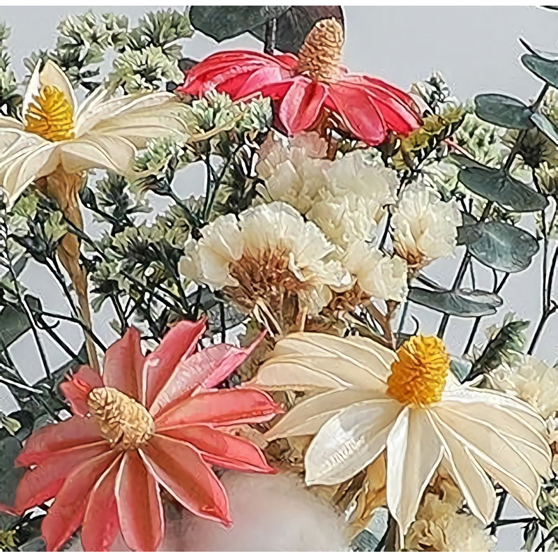 Décoration de vase et fleur simulée