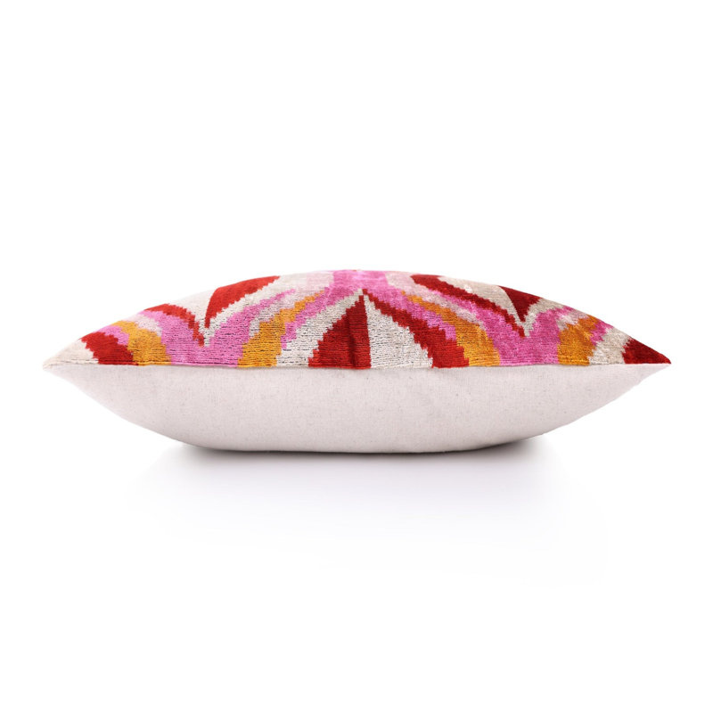 Coussin décoratif en velours rose et rouge