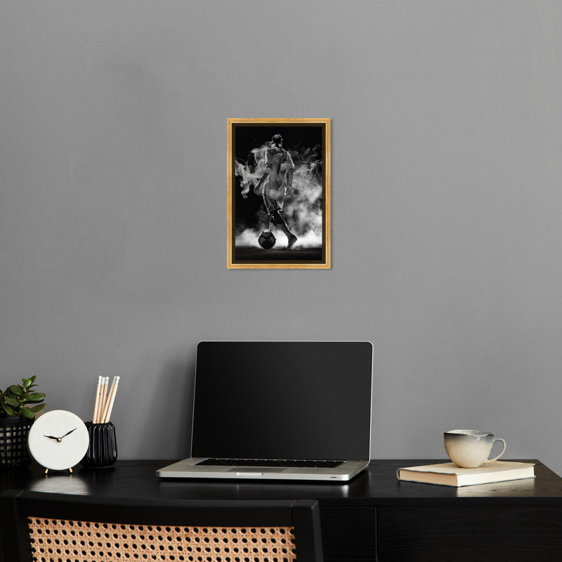 Athlète sur toile fumée, impressions d'art en noir et blanc par Notoriart, H 16 po x l 11 po, Cadre noir