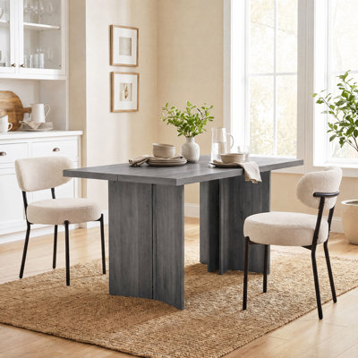 Table de salle à manger rectangulaire en bois Alyria de 63 po avec 2 chaises de salle à manger en cuir bouclé Sherpa