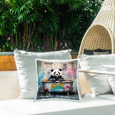 Coussin décoratif d'extérieur Graffiti Bathing Panda par Lazar Studio