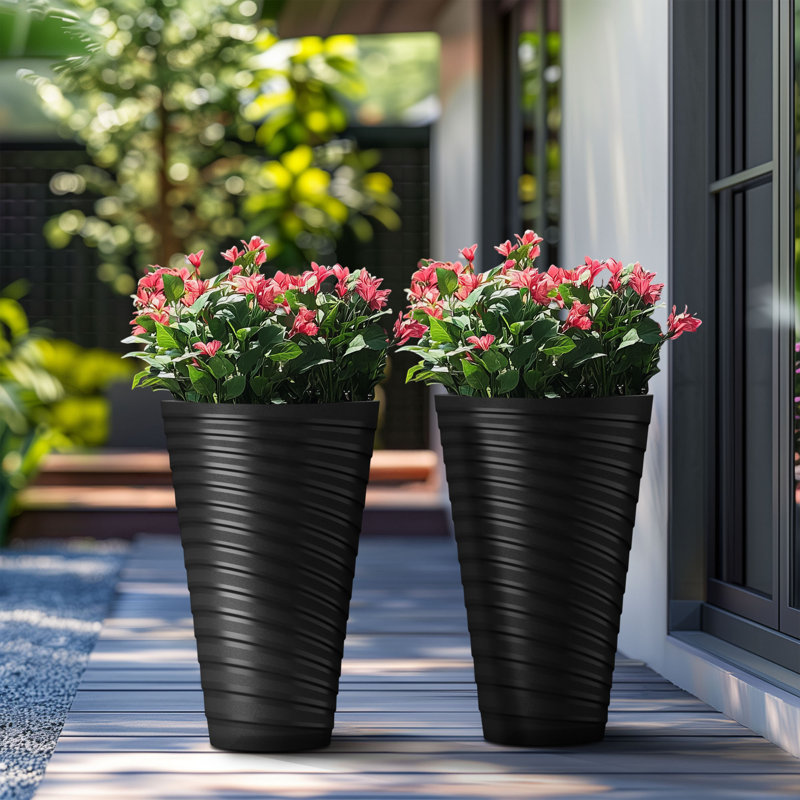 Aftina Pot Planter, 23" H x 13.7" W x 13.7" D, Spiral Black