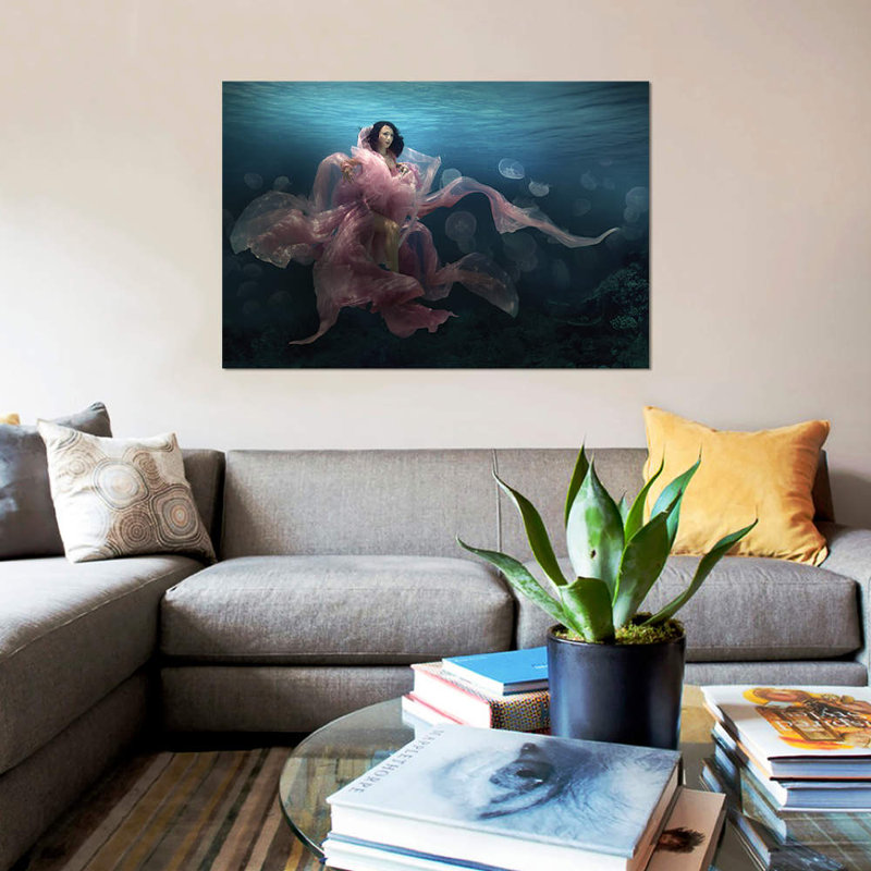 «The Bloom Goddess», impression sur toile, H 12 po x l 18 po x P 1,5 po, Toile tendue, Pas de tapis
