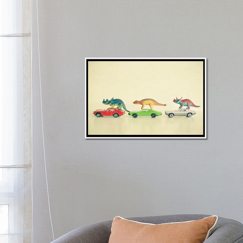 «Dinosaurs Ride Cars» par Cassia Beck - impression, H 18 po x l 26 po x P 1,5 po, Toile blanche encadrée, Pas de tapis