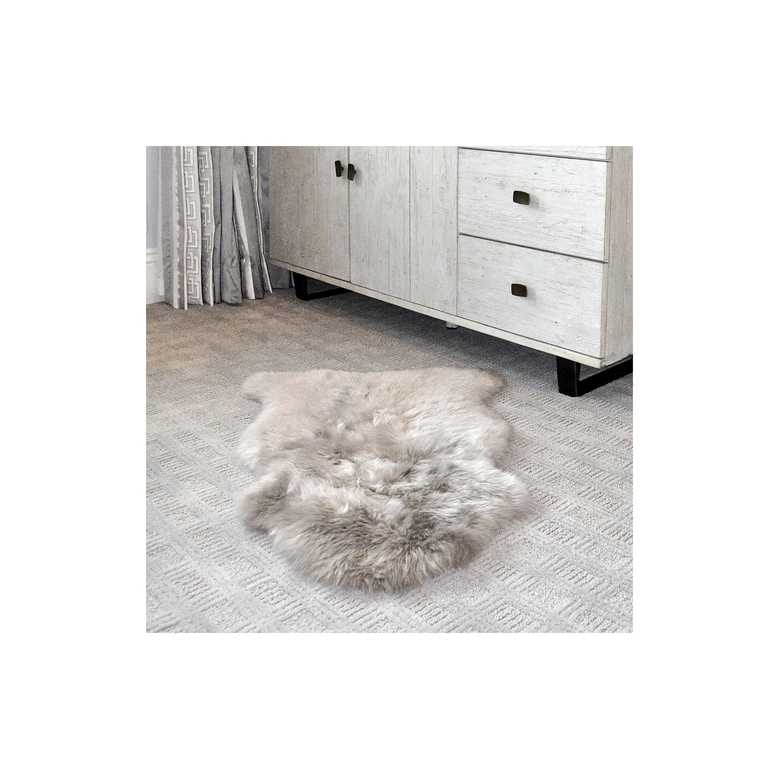 Kowal Sheepskin Chateau Gray Rug, Novelty 2' x 3'
