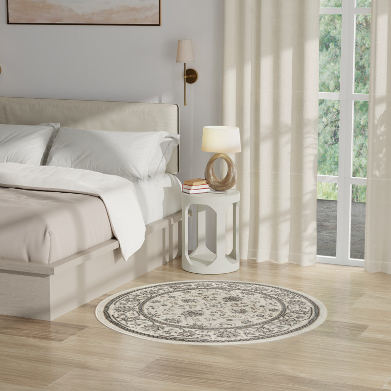 Oriental Indoor Rug, Round 4'