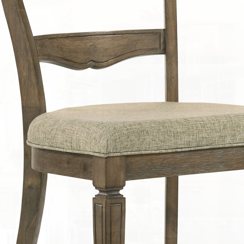 Ensemble de chaises d'appoint au design classique pour des espaces intérieurs polyvalents