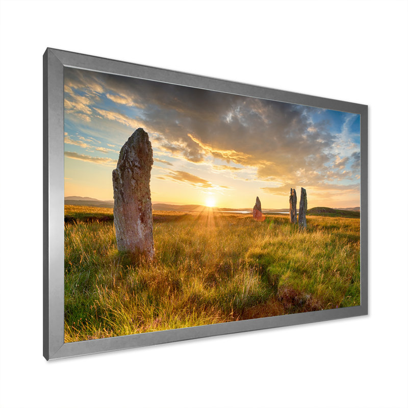 Pierres debout sur toile, H 34 po x l 44 po x P 1,5 po, Cadre photo argenté