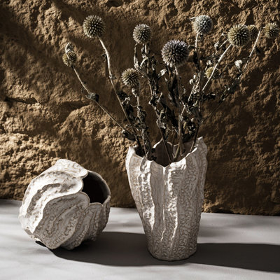 Vase décoratif en céramique blanche, joli petit vase à fleurs blanches pour la décoration intérieure, vases décoratifs en céramique de style bohème d'inspiration nordique moderne