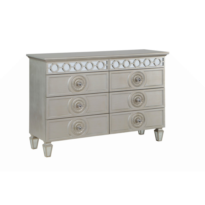 Lusia Dresser