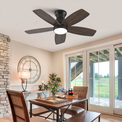 Ventilateur de plafond à profil bas 32 pouces avec lumière et télécommande, moteur à courant continu à intensité variable, pour une utilisation à l'intérieur ou à l'extérieur, noir