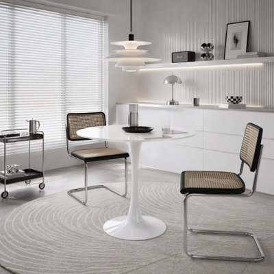 Table de salle à manger moderne, plateau de table en panneau de fibres à densité moyenne et base mate en fer peint par pulvérisation