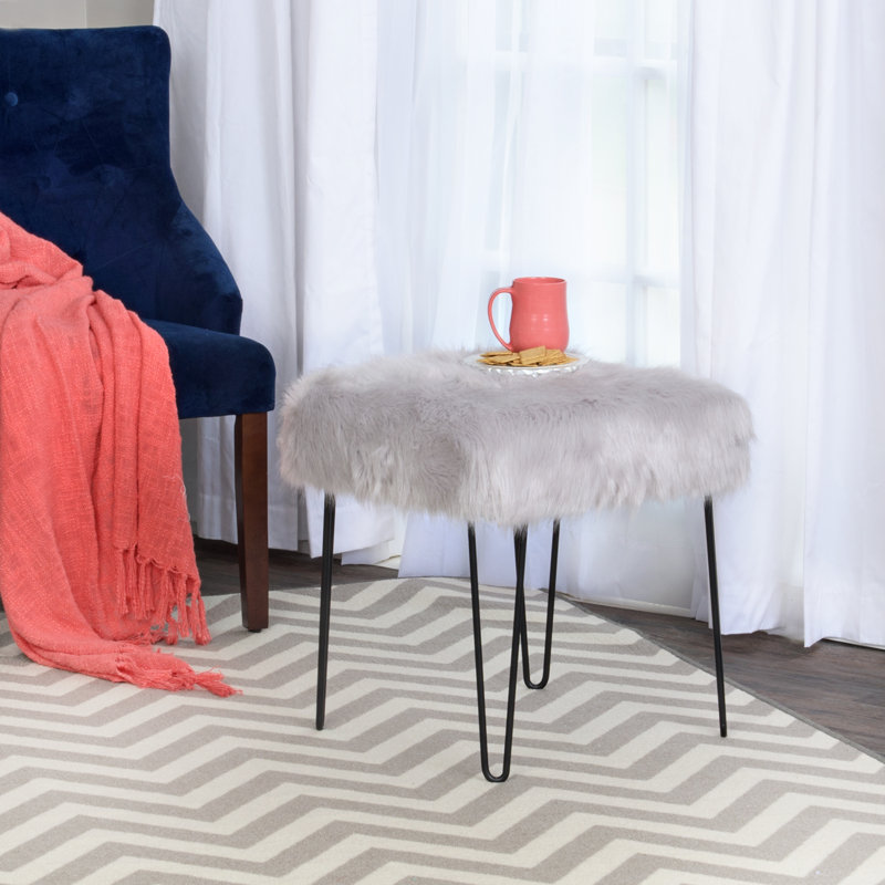 Tabouret carré en fausse fourrure gris