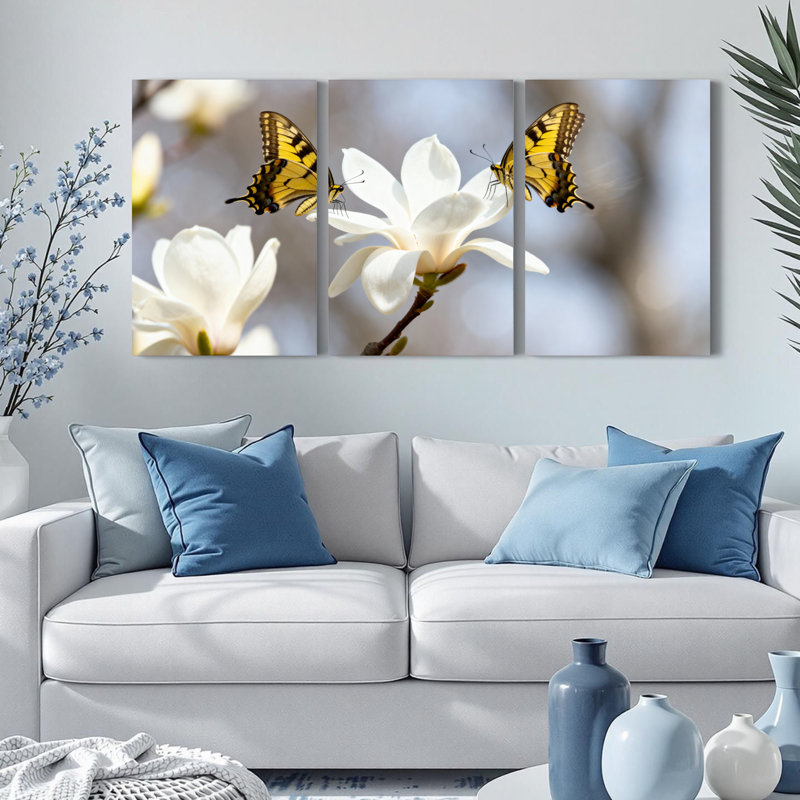 Ensemble de 3 tableaux sur toile tendue représentant des papillons et des fleurs blanches, H 18 po x l 36 po