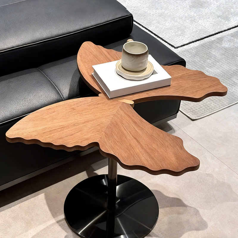 Table d'appoint en bois massif, table d'appoint en forme de papillon, conception organique sculpturale avec bord arrondi et base en acier robuste, table d'appoint minimaliste moderne pour le salon, la chambre à coucher et le coin lecture