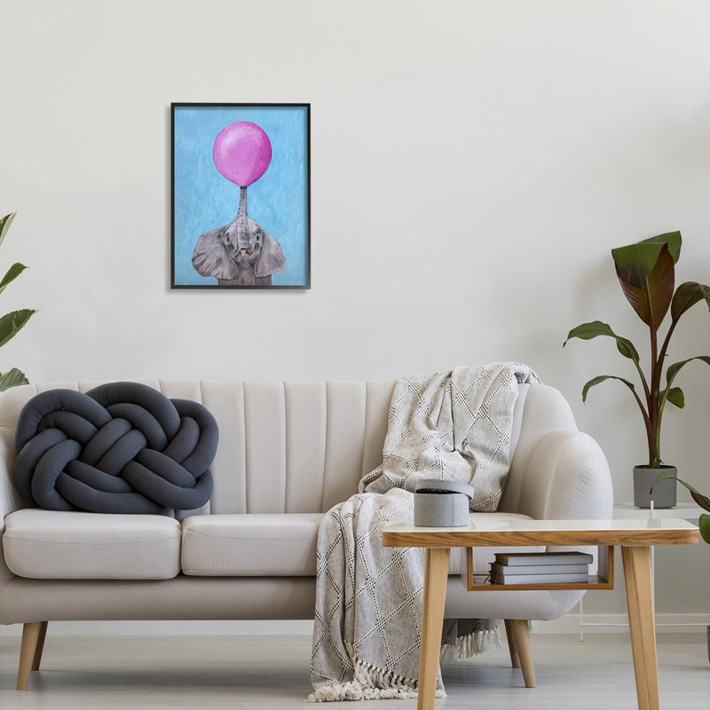 Mignon éléphant soufflant un portrait d'un animal en ballon rose par Coco de Paris - Peinture, H 20 po x l 16 po x P 1,5 po