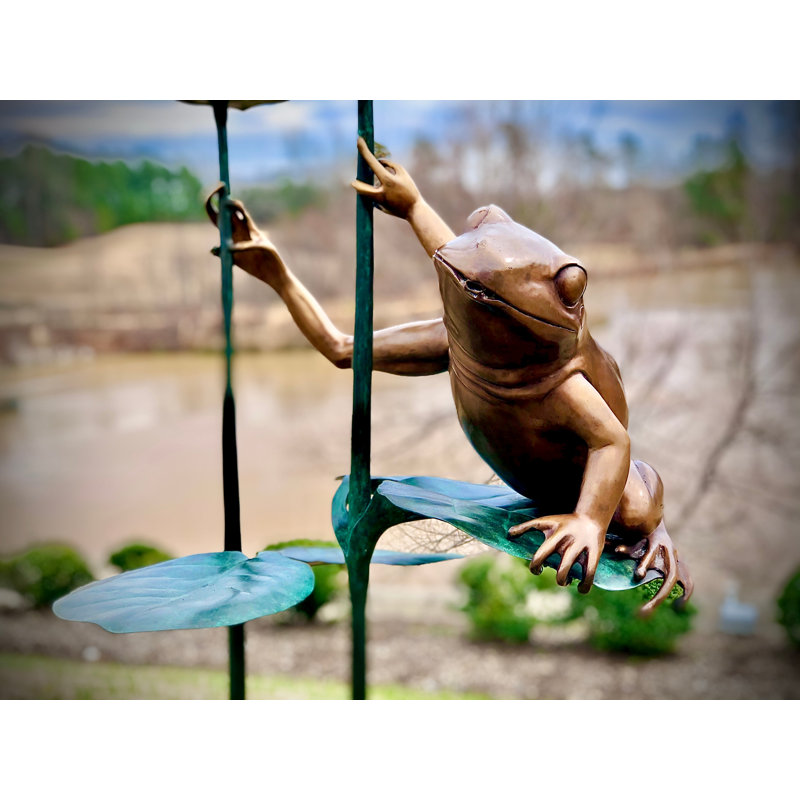 Fontaine grenouille bronze sur feuille