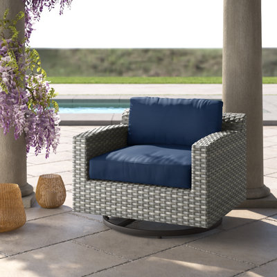 Chaise de patio pivotante avec coussins Millbury