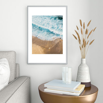 Le surfeur et l'océan encadré sur papier